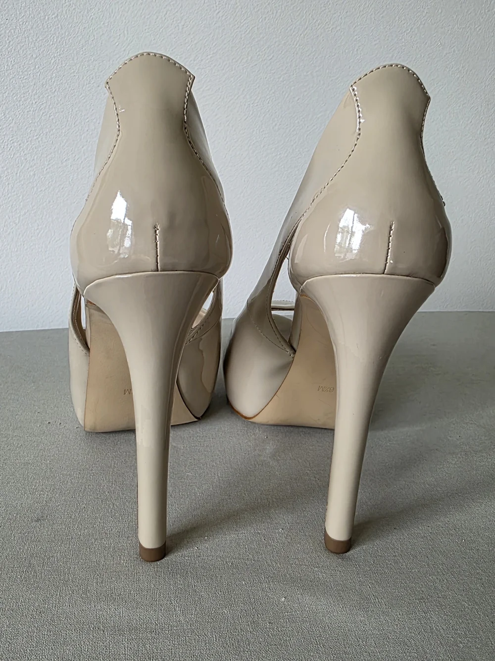 GUESS Harrah Nude Patent Peep Toe D'Orsay Platform Pumps Stiletto Heels 6.5M